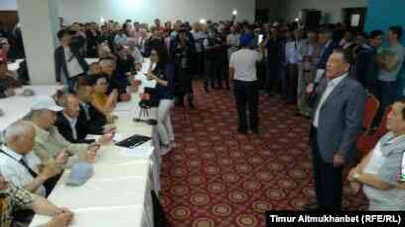 Тоқтар Әубәкіров бастаған топ «Халық құрылтайын» өткізді.