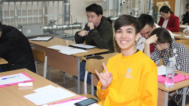 Студент жастардың дебат қозғалысы: «Қоғамға тікелей әсер етпесек те, қоғамдағы мәселелерге сараптама жасай алатын азаматтардың қалыптасуына әсер ете аламыз».