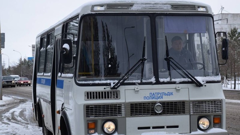 Көкшетауда полицейлерді тегін тасиды.