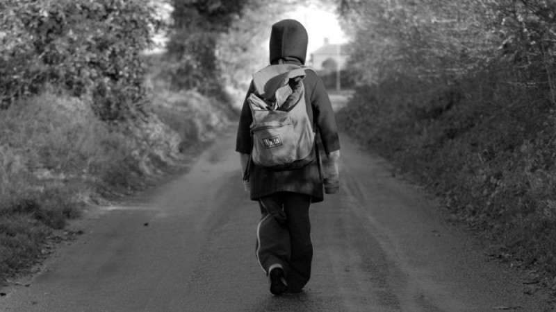 Бала үйінен неге қашады?.