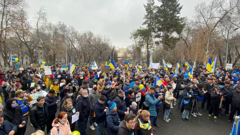 Алматыда Украинаны қолдау митингісі өтіп жатыр.