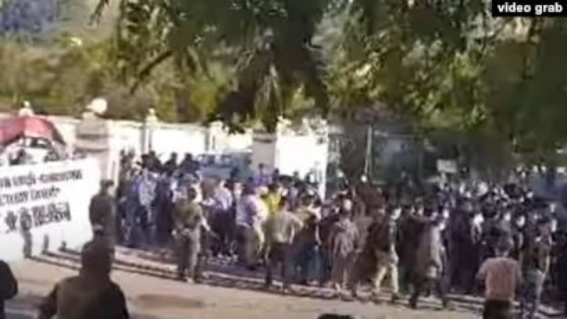 Қытай жұмысшыларының бүлігін арнайы жасақпен басқан.