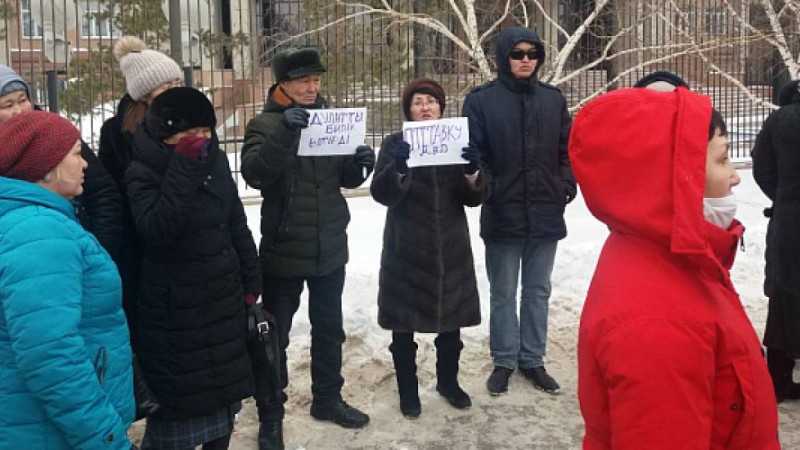 Белсенділер Назарбаев, Тоқаев, Мәсімов, Тұрғынбаевтің отставкаға кетуін талап етіп жатыр.