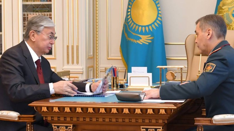 Президент Қорғаныс министрімен Арыста болған төтенше жағдайдың салдарын жою мәселесін талқылады.