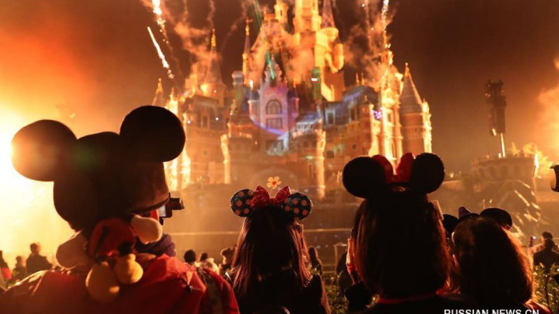 Шанхайдағы Диснейленд қауіпсіздікті тексеру үшін рентген аппараттарын пайдалана бастады.