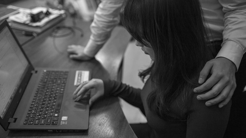 Жыныстық қатынасқа итермелеу үшін қылмыстық жаза беріледі.