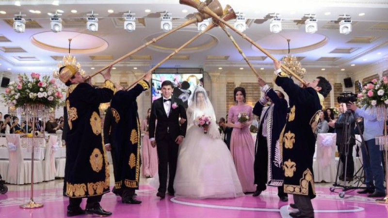 Өзбекстанда тойға 200 ден артық адам шақыруға тыйым салды.