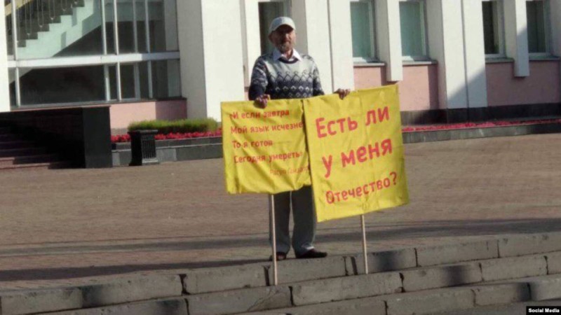 Ана тілі үшін өзін өртеген азамат қайтыс болды (видео).