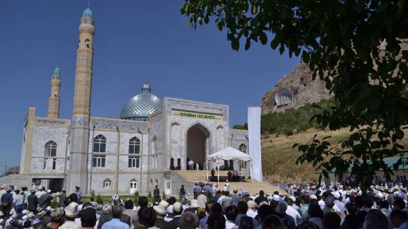 Қырғызстан мешіттерінде жұма күнгі құтпа мен уағыз қырғыз тілінде оқылады.