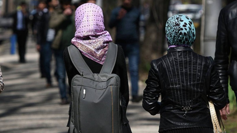 Хиджабпен мемлекеттік және жекеменшік ұйымдарға кіруге тыйым салмақ.