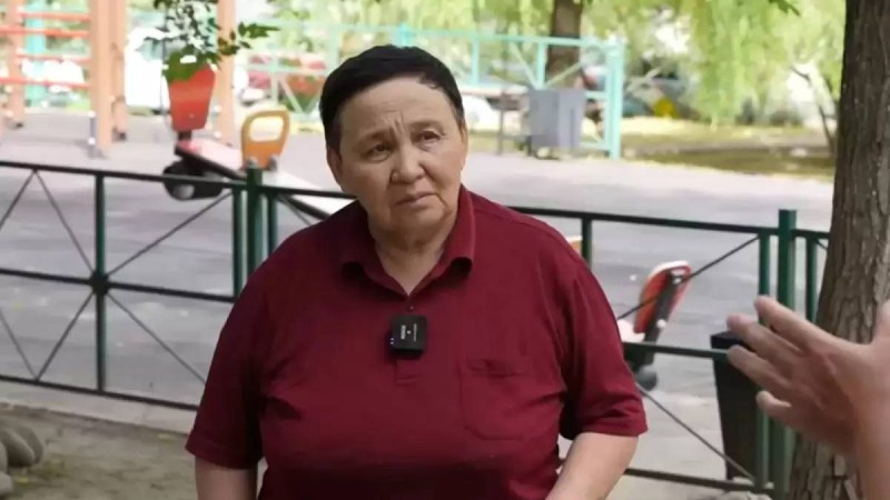 «Бізді ұмытты»: Алматыда чемпион әйел аула сыпырып күнелтіп жүр