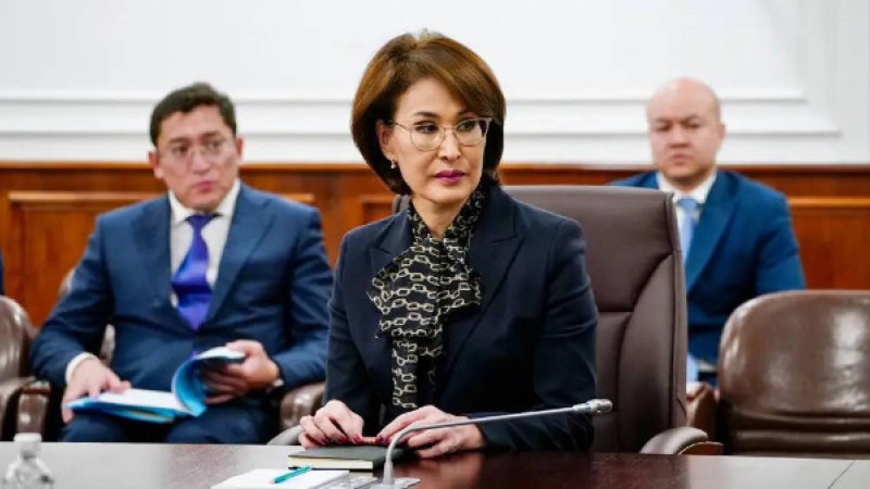 Қалай шешесіз? – Бектенов  Әлназаровадан кадр тапшылығын сұрады