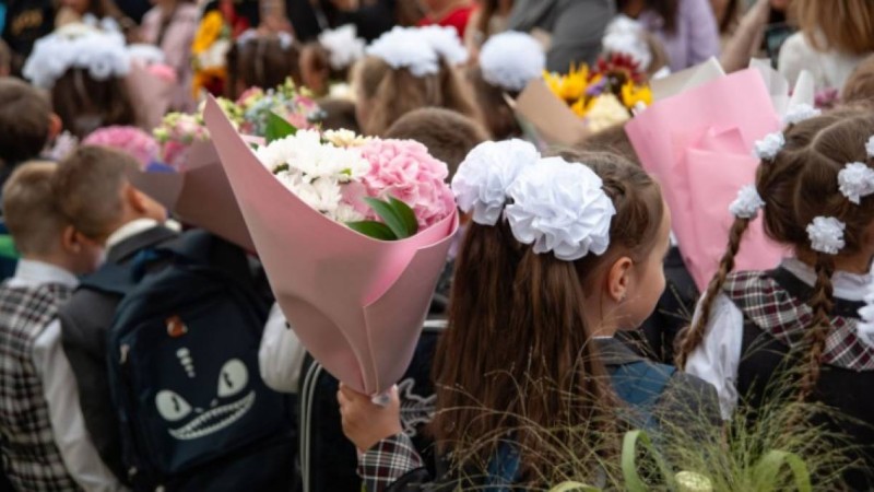 Мұғалімдерге Білім күні гүл сыйлауға бола ма?