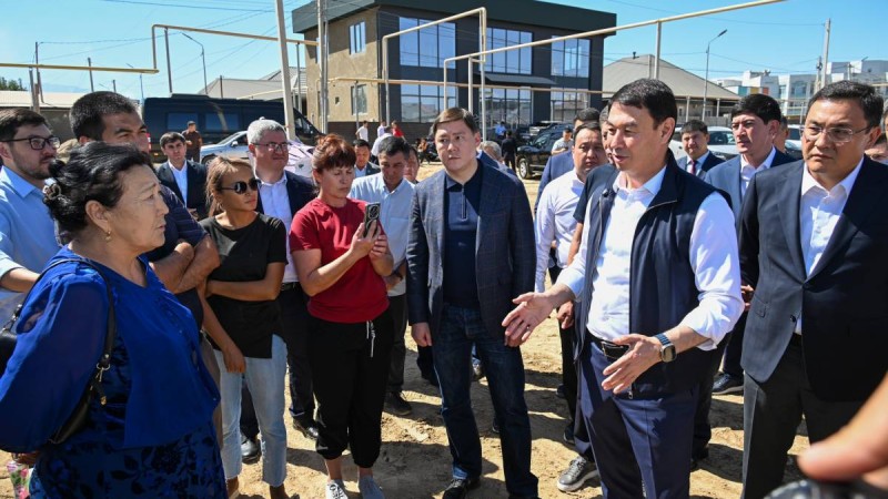 Алматы әкімі Алатау ауданының тұрғындарымен кездесті
