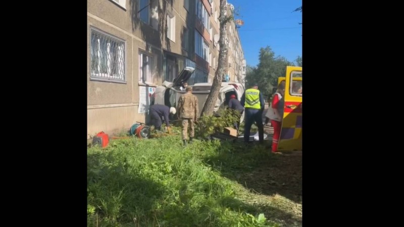 Өскеменде әйел көлігін басқара алмай, тұрғын үйге соғылды