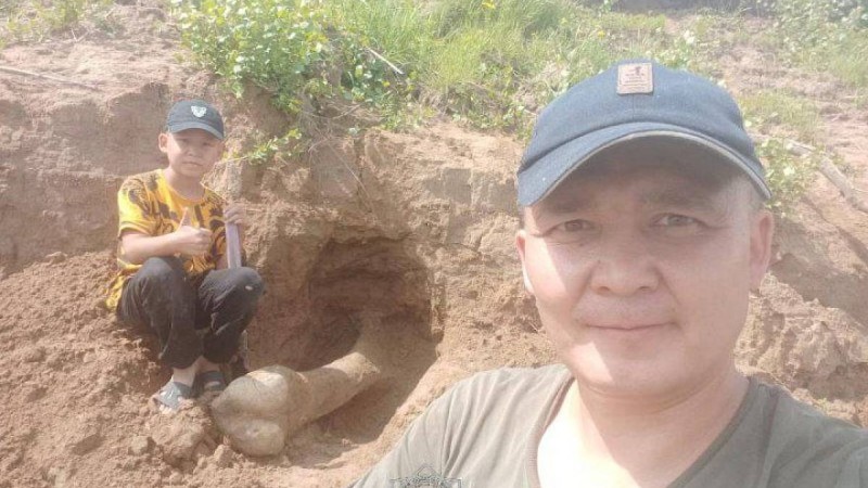 ТЖМ қызметкері Есіл жағасынан мамонт сүйегін тапты
