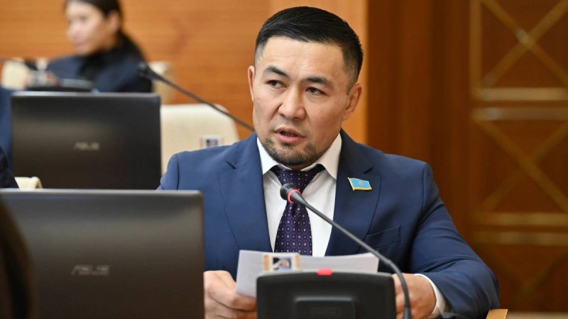 Мәжілістің мінберінен депутаттарға аналарын құттықтауға рұқсат етіледі