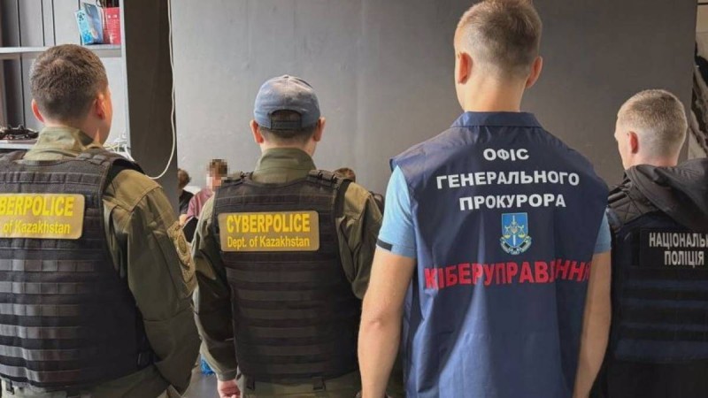 Киевте отырып алып Қазақстан азаматтарын сан соқтырған алаяқтар тобы ұсталды