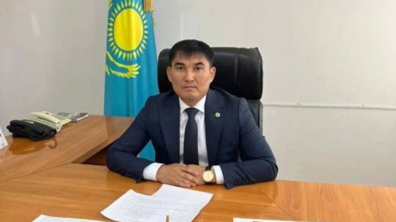 Көңілдесін кабинетінде ұрған әкім сот алдында жауап беруде