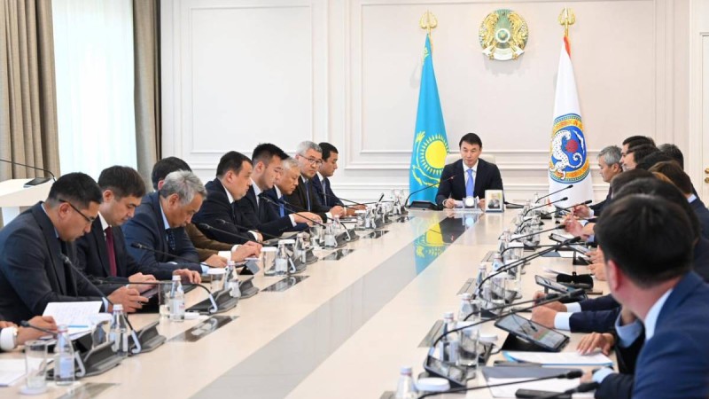 Дархан Сатыбалды мерзімнің сақталмауы мен жұмыстың сапасыз орындалғаны үшін мердігерлерді сынға алды