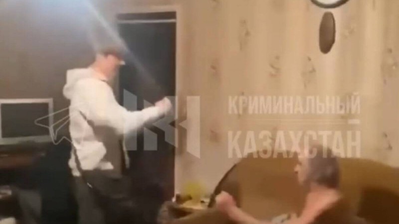 Қарағандыда қарияны ұрып-соққан жасөспірімдерге қатысты сот басталды