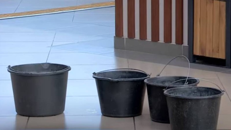 Жөндеуден өткен Шымкенттің вокзалы алғашқы жаңбырға шыдамады