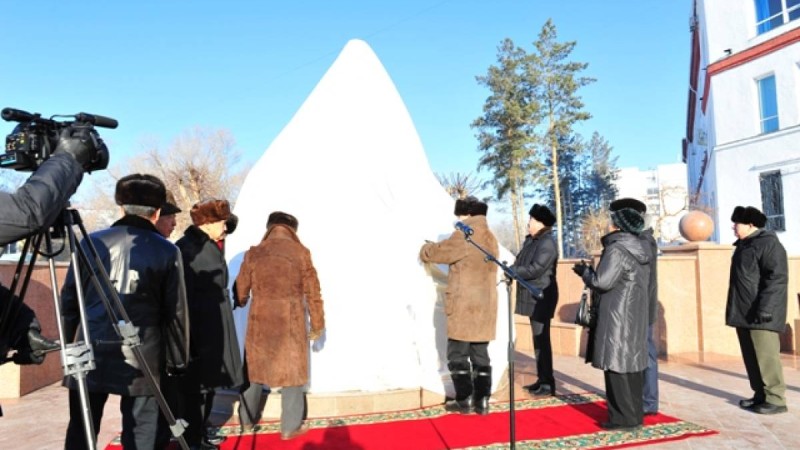 Елімізде ескерткіштерді заңсыз орнату фактілері артты – Аида Балаева