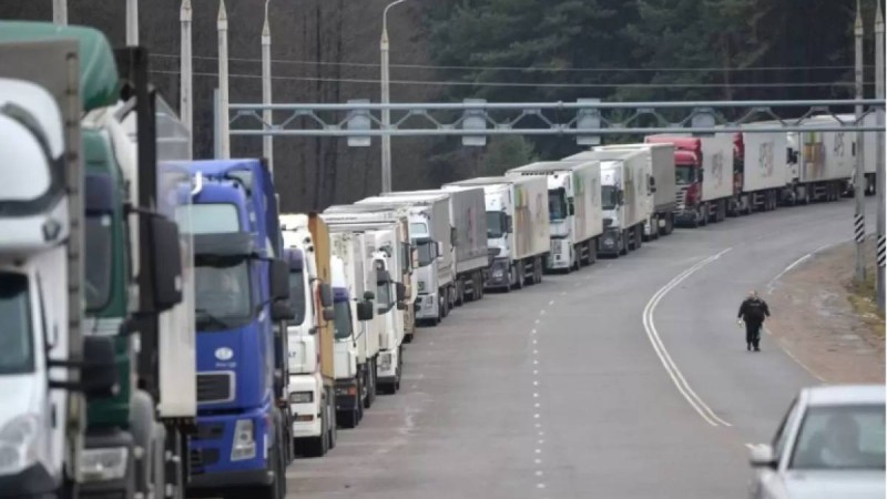 Жұманғарин Ресей елшісімен шекарадағы кептеліс пен «көлеңкелі» импорт мәселесін талқылады