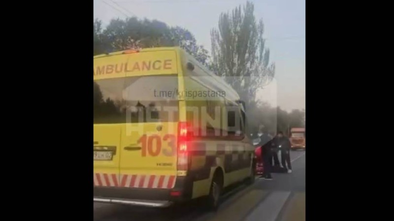 Алматыда «жедел жәрдем» көлігі жасөспірімді қағып кетті