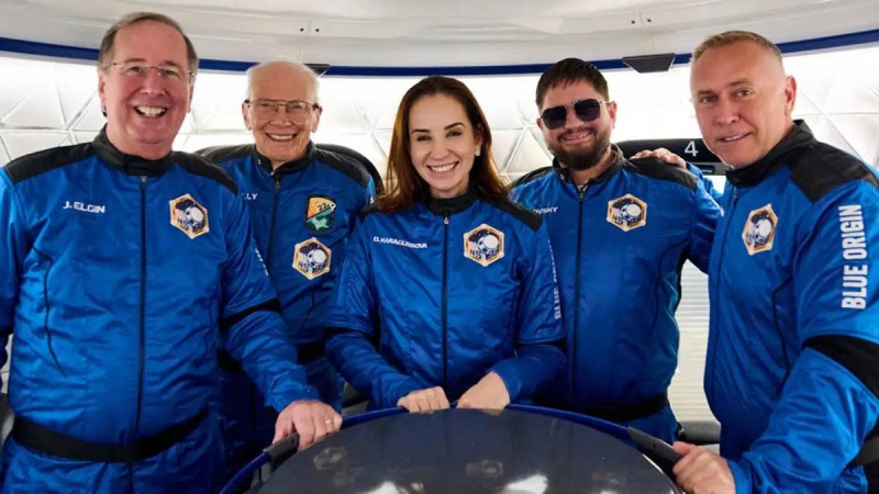 Ғарышқа ұшқан тұңғыш қазақ әйелі 10 минуттан соң жерге оралды (ВИДЕО)