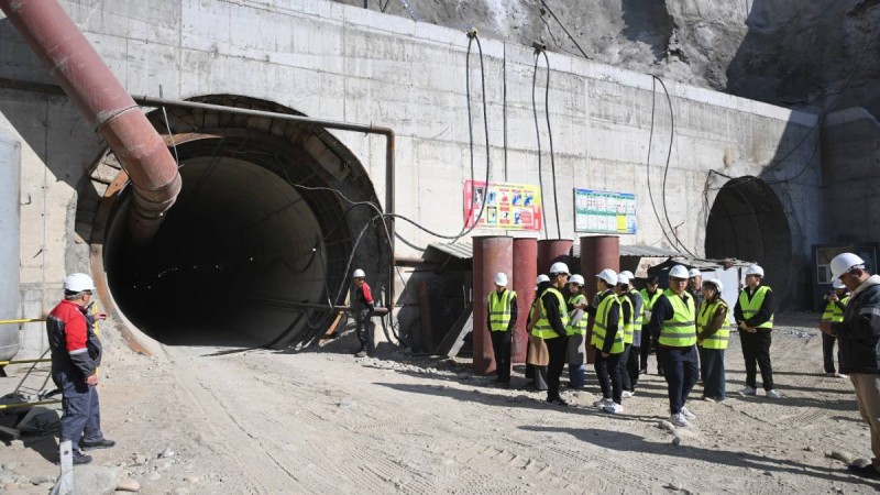 Студенттер Алматы метросының қалай салынатынын өз көздерімен көрді (ФОТО)