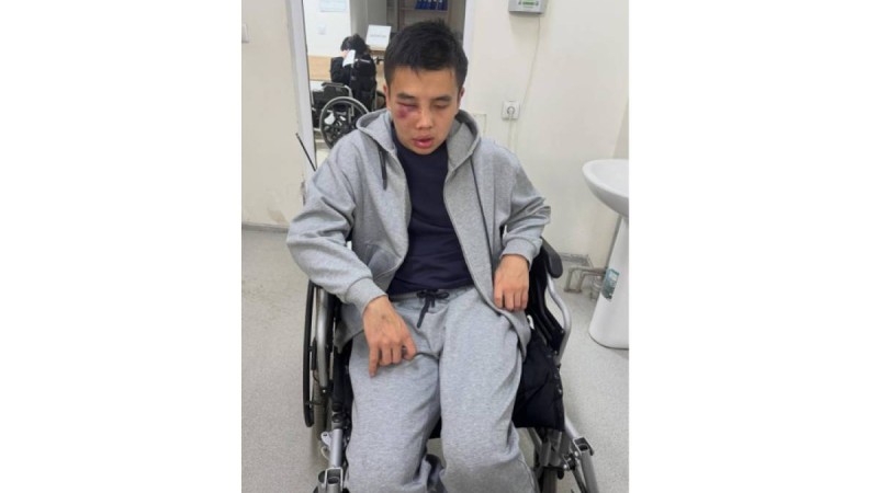 Алматыда бір топ ер адам 18 жастағы бозбаланы ұрып-соққан