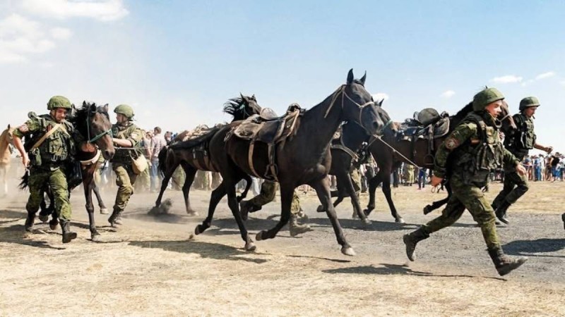 Ресей әскері Украинаға қарсы ат пен есек мініп соғысып жатыр (ВИДЕО)