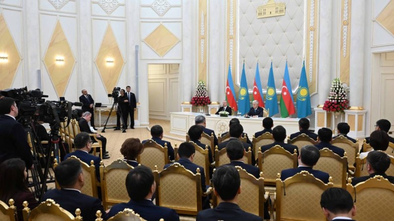 Қазақстан мен Әзербайжан президенттері брифинг өткізді