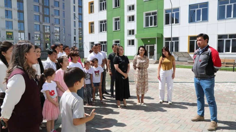 Алматыда ата-аналар қазақ тіліндегі мектепті ашуды талап етіп, петиция жасады