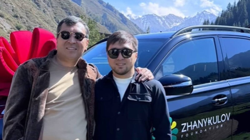 Елдос Сметов Динара Сәтжанның күйеуі сыйлаған 45 млн теңгенің көлігін сатпақшы (ФОТО)