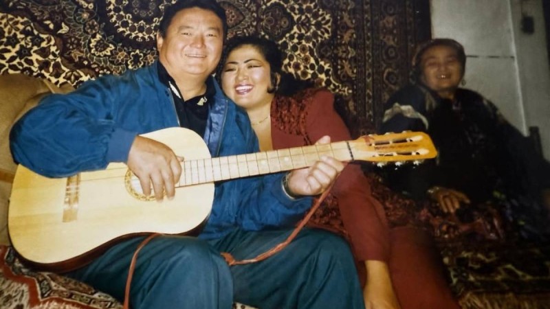 Мақпал Жүнісова марқұм Заманбек Нұрқаділовтің еш жерде жарияланбаған суретін көрсетті