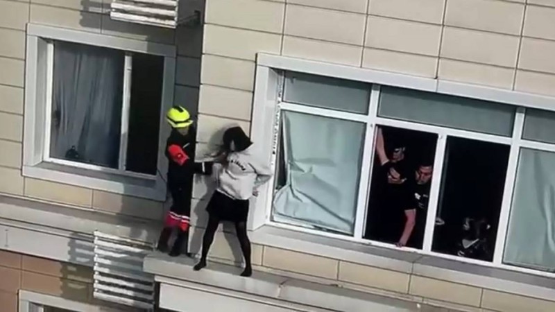 Астанада суицид жасамақ болған қыз құтқарылды
