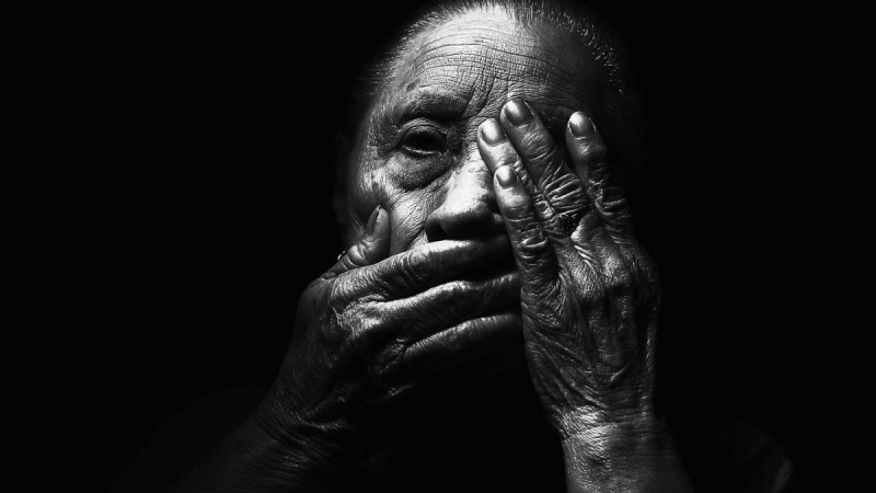 Үйге баса көктеп кіріп, бетіне сірке суын шашқан. Атырау облысында әйелге шабуыл жасалды