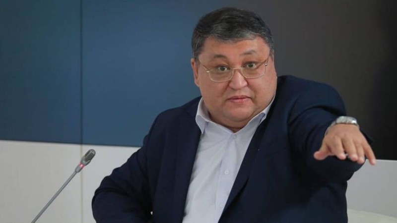 Жеке биометриялық деректерді жеке банкке кім берді?