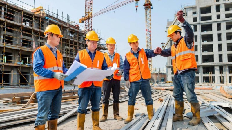 Қазақстанда қытайлық жұмысшылар саны артты: вице-министр еңбек шарттары заңға сай екенін айтты