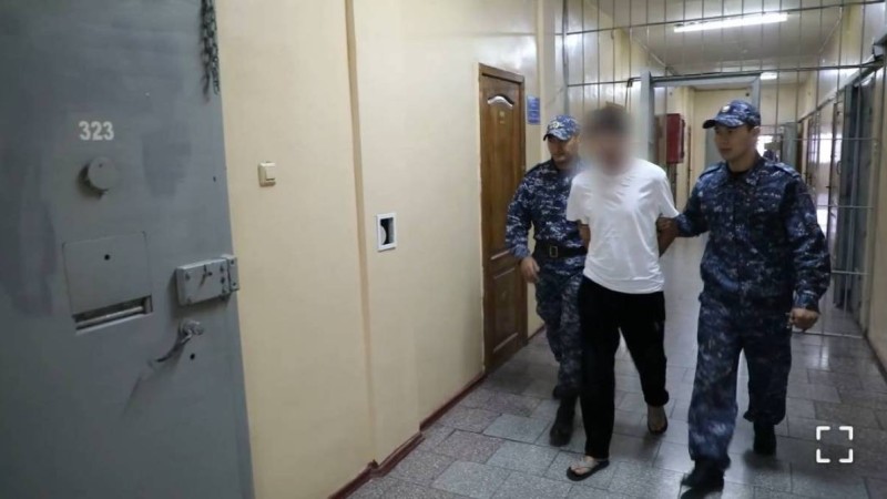 Зейнеткер үйін сатып, ақшасын курьерге тапсырған. Киберполицейлер алаяқты ұстады