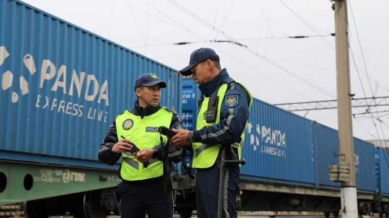 Астанада үш бала жүк пойызымен ондаған шақырымға кетіп қалған