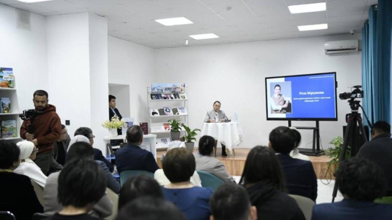 «Қаламгер ұстаханасы»: Астанада көрнекті жазушы-драматург Роза Мұқановамен кездесу өтті