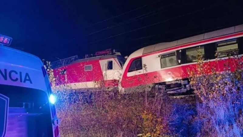 Словакияда екі пойыз соқтығысты