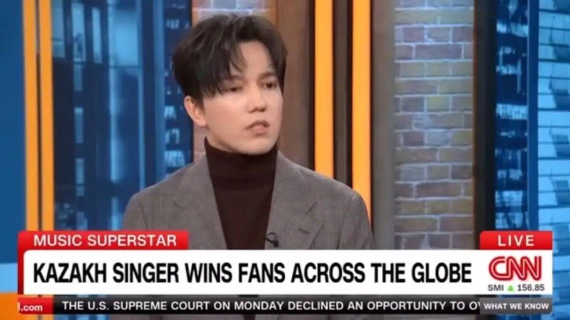 "16 тілде ән шырқайды": Димаш Құдайберген әлемге әйгілі телеарнаға сұхбат берді (ВИДЕО)
