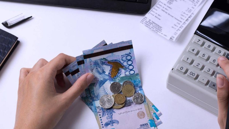 "120 мың теңге жалақы алады": Дәрігерлер айлығын шайлығына жеткізе алмай отыр