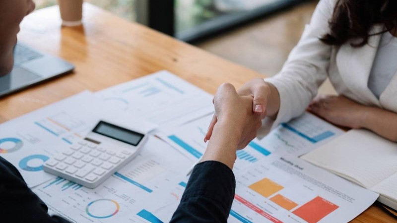 Айына миллион теңгеден: Қазақстандағы ең жоғары жалақы алатын мамандықтар