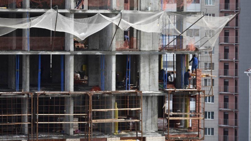 Астанада құрылысшылар бесінші қабаттан құлап кетті