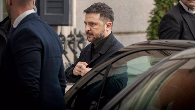 "Зеленский елден қашып кетеді": Украина президенті жайлы сұмдық хабар тарады (ВИДЕО)